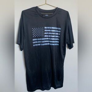 Mossy Oak Fishing Black and Gray Flag Graphic T-Shirt Large